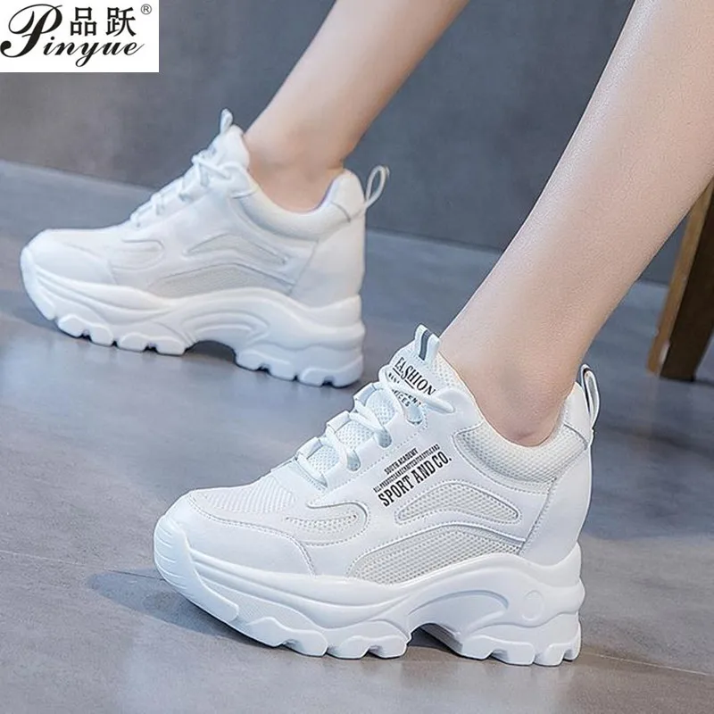 Кроссовки женские с круглым носком на толстой платформе шнуровке