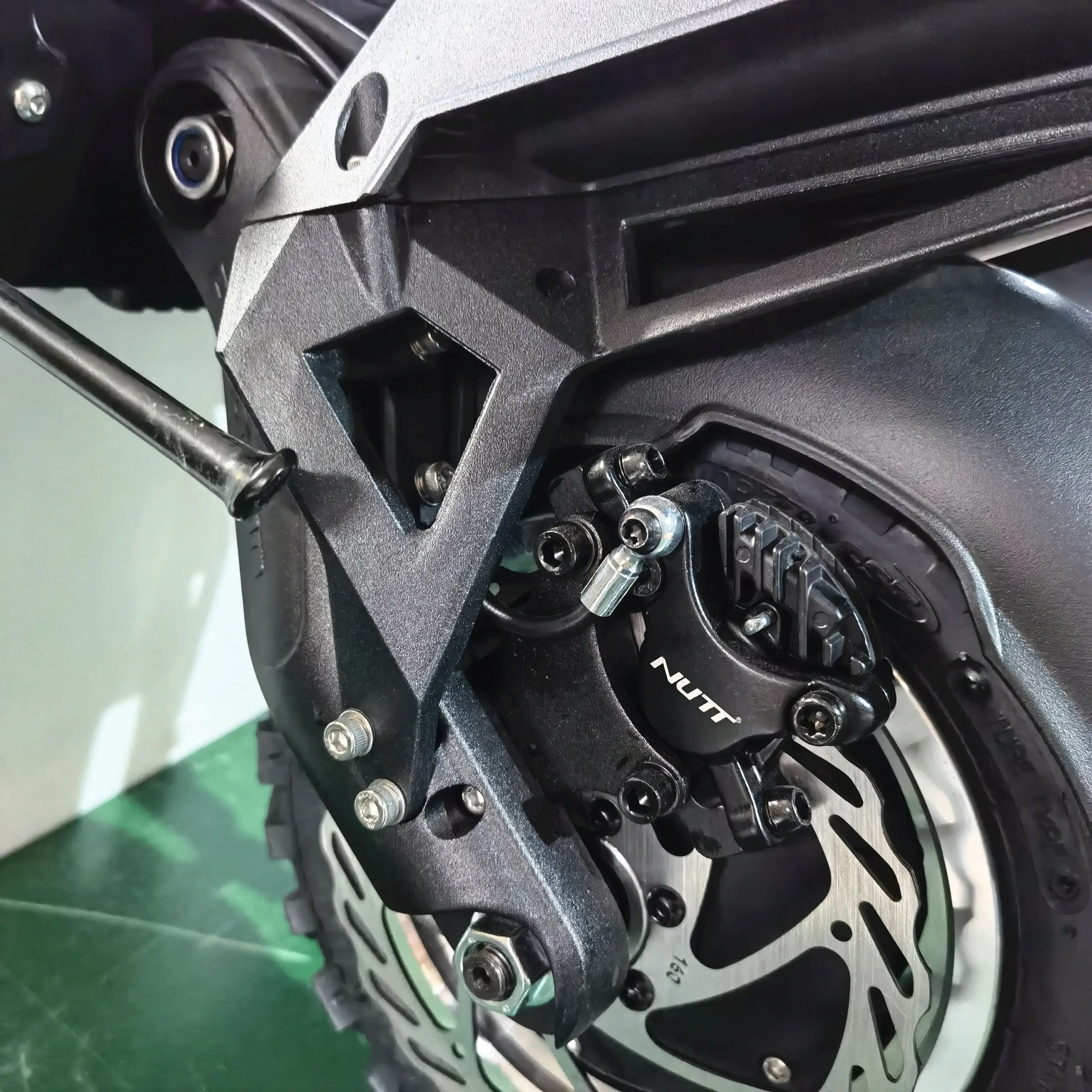 Hinterer Arm des Ultra2 MINIMOTORS DUALTRON DT ULTRA2 UP Elektrorollers – Detail 6