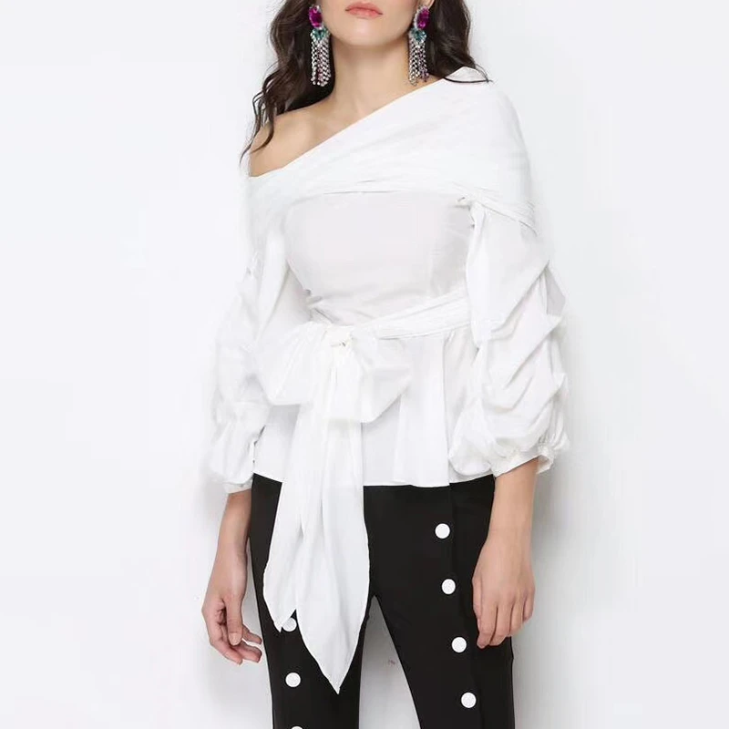 Женская Асимметричная блузка TWOTWINSTYLE белая в полоску с длинными рукавами