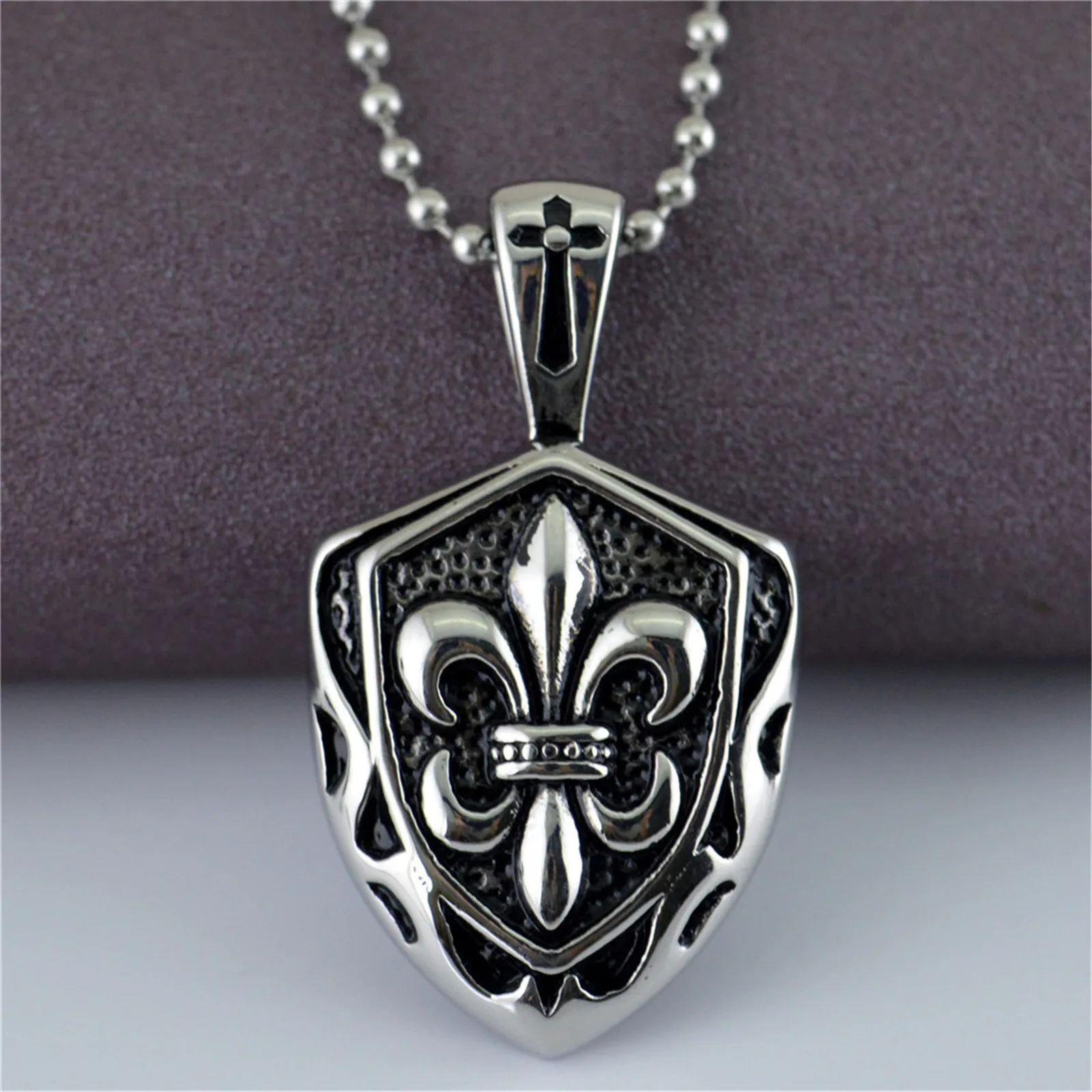 

Fleur De Lis Pendant Heraldic Heraldry Stainless Steel Shield Iris Flower Necklace for Men Women Fleurdelise Fleurs Scout Symbol