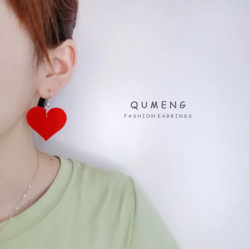 Женские серьги QUMENG 2020 корейские красные/черные/белые акриловые с сердечками