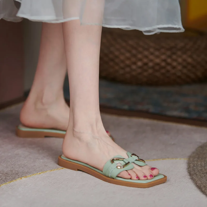 Босоножки женские из натуральной кожи на плоской подошве с открытым носком цвет