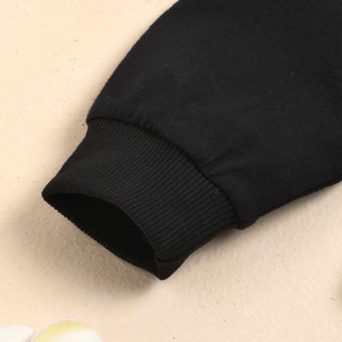 

Girls 2Pcs Clothes Suit Heart Printed Pullover Sweater Top with Black and Red Checked Skirt for Spring and Autumn