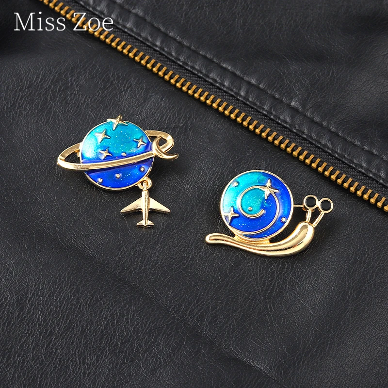

Custom Blue Snail Planet Brooches Blue Lovely For Unisex Trendy Elegant Anniversary Pins Party Wedding Jewelry Gifts For Friends