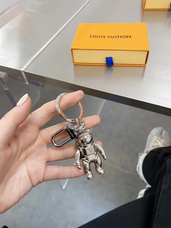 

Luxury Metal Astronaut Keychain Popular Brand Space Cosmonaut Key Chain Ring Purse Bag Charms Accessories