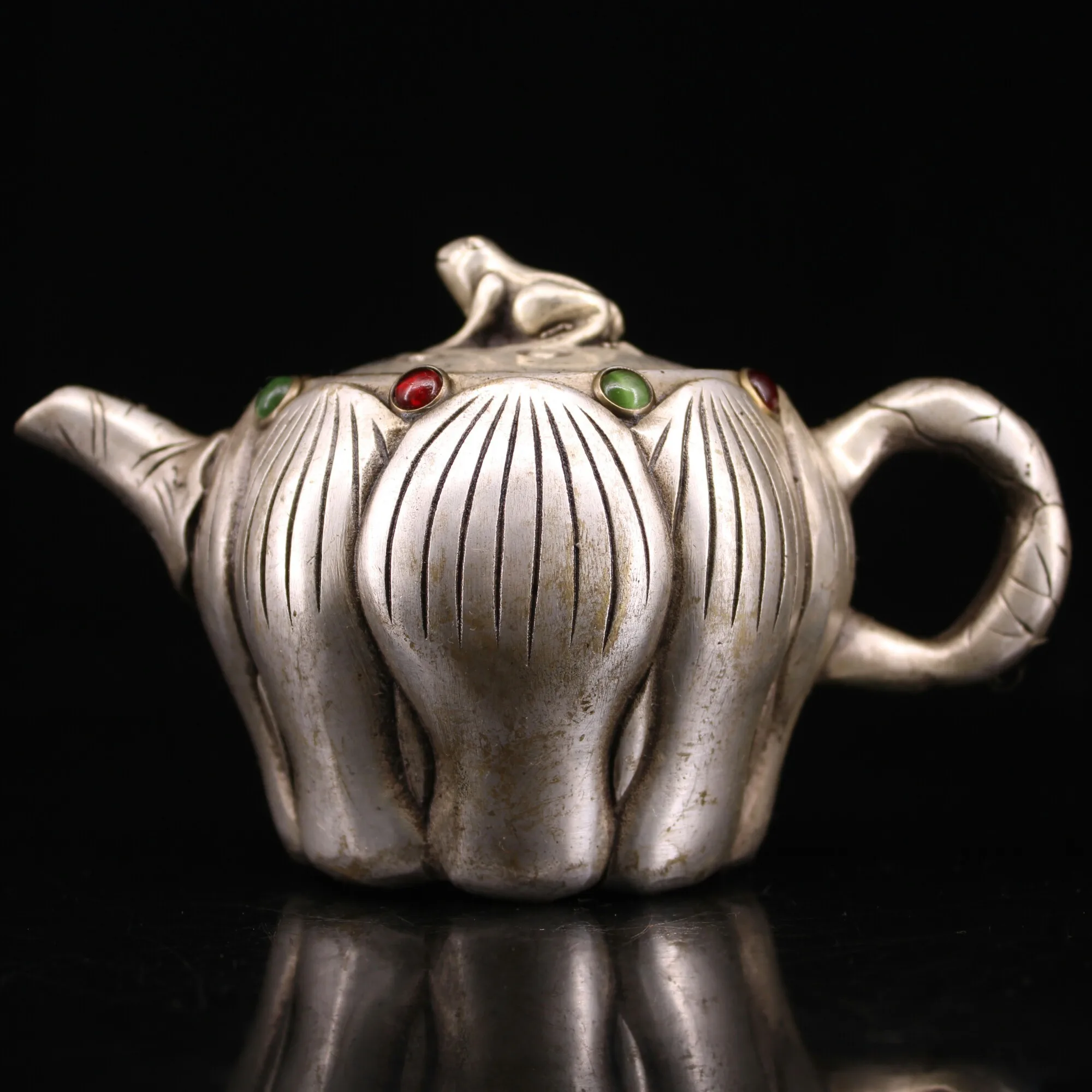 

Home Decor 5"Tibet Buddhism Temple Old Bronze Gilt silver Gem Golden Toad Statue Cover Lotus peach flagon kettle teapot