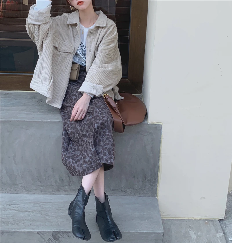 Женская Вельветовая короткая куртка большого размера на весну и осень пальто с