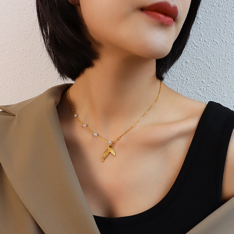 

Luxury Designs Gold Color Fish Tail Pendant For Women Simple Thick Stainless Steel Chain Necklaces With Imitation Pearl Jewelry
