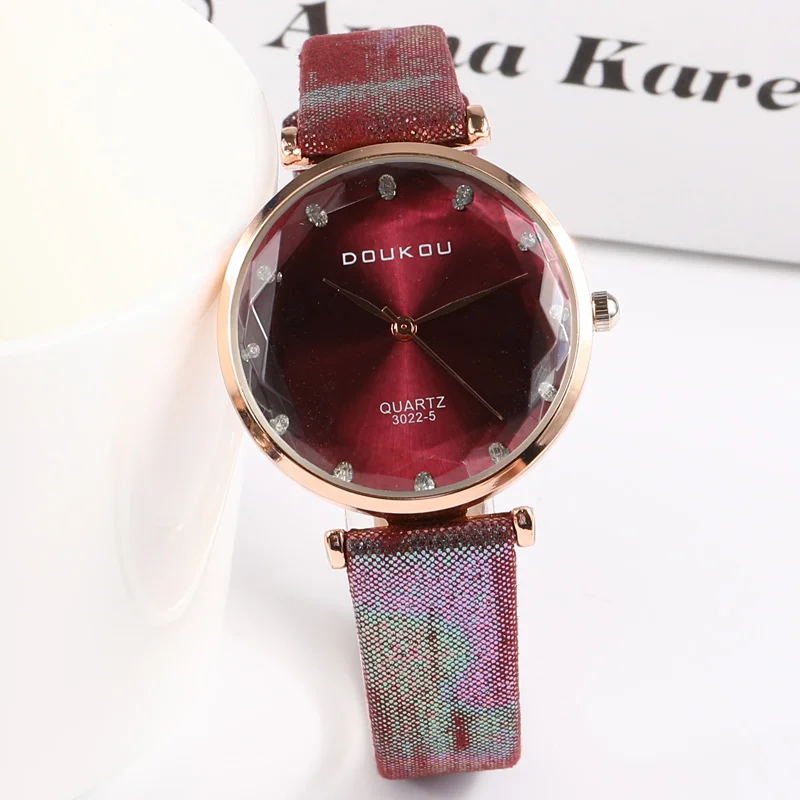 

2019 Brand New Women Romantic Starry Sky Wrist Watch Leather Rhinestone Designer Ladies Clock Relogio Feminino