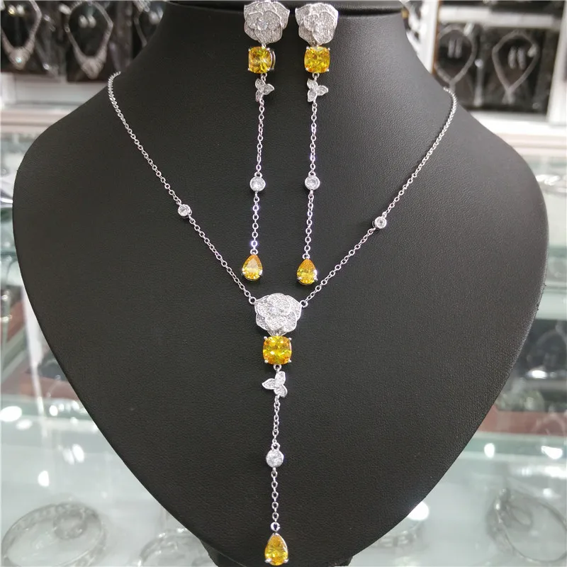 Роскошное ожерелье с кулоном и серьги подвески кристаллами в виде бабочки из