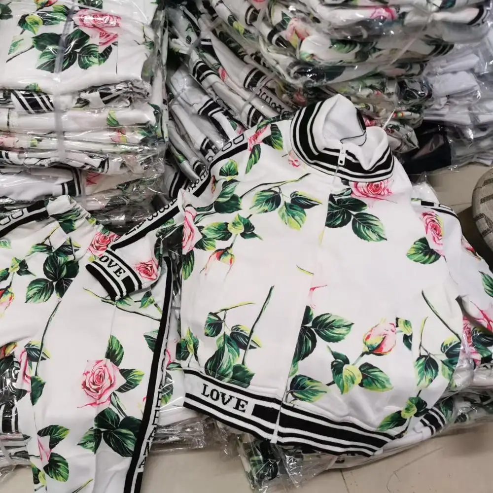 

20Winter New fashion baby causal sets clothes Rose Printed dresses retail clothes Two pcs unisex sets for Children'Day