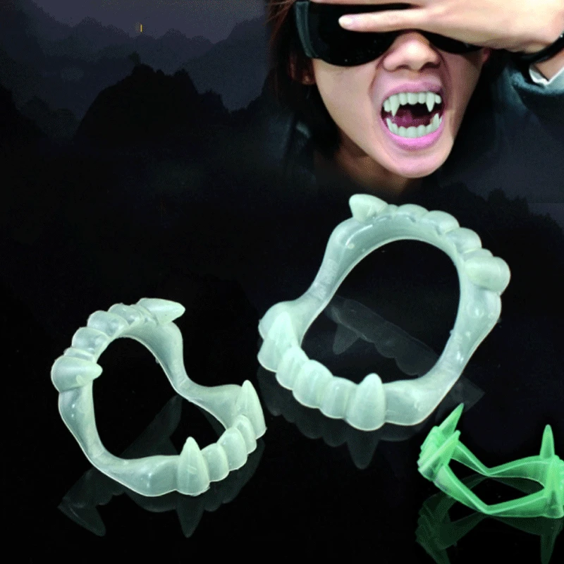 

1 PC Vampire Fake Teeth Non-toxic Plastic Luminous Glow In The Dark Gag Terrorist Toy for Halloween Party Festive Random Green