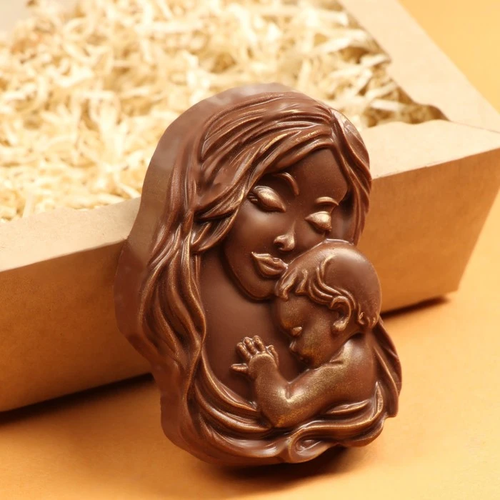 Шоколадная фигурка "Мать и Дитя" 80 г 7459905 | Продукты