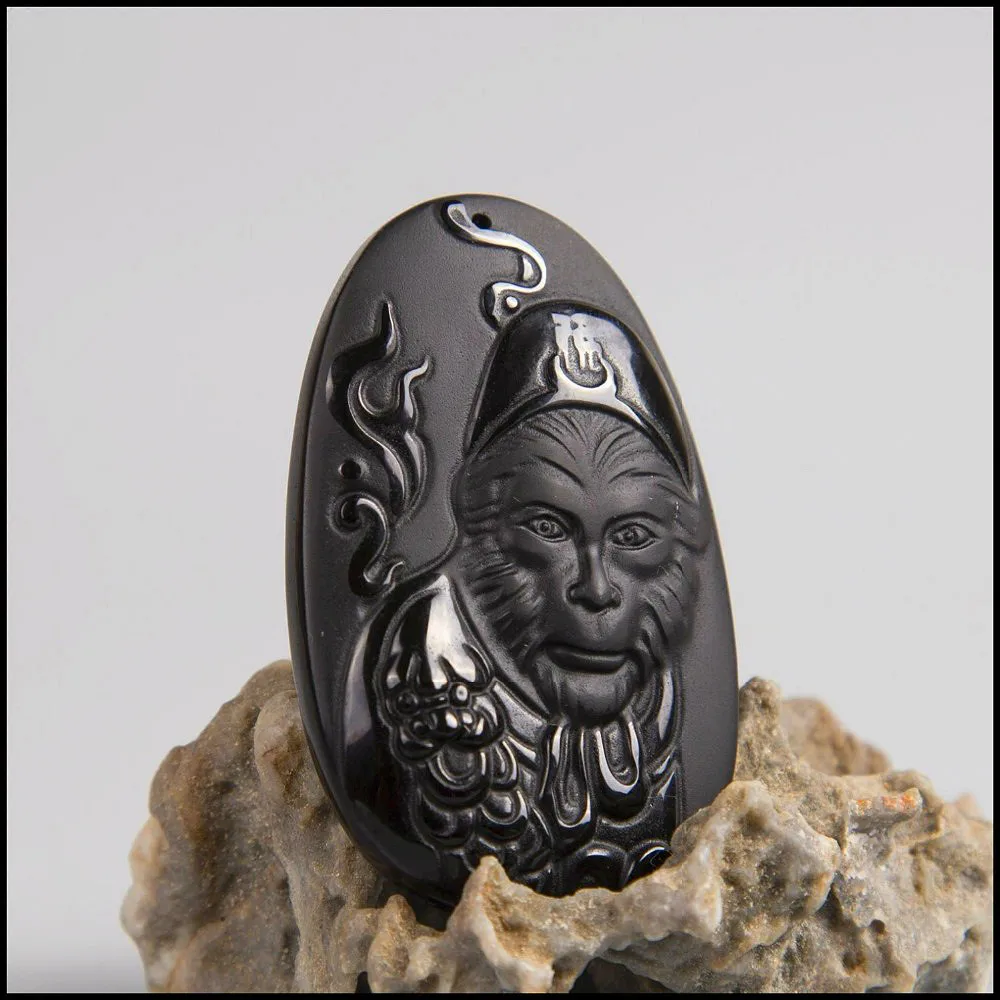 Ожерелье из натурального черного обсидиана с подвеской в виде обезьяны и короля