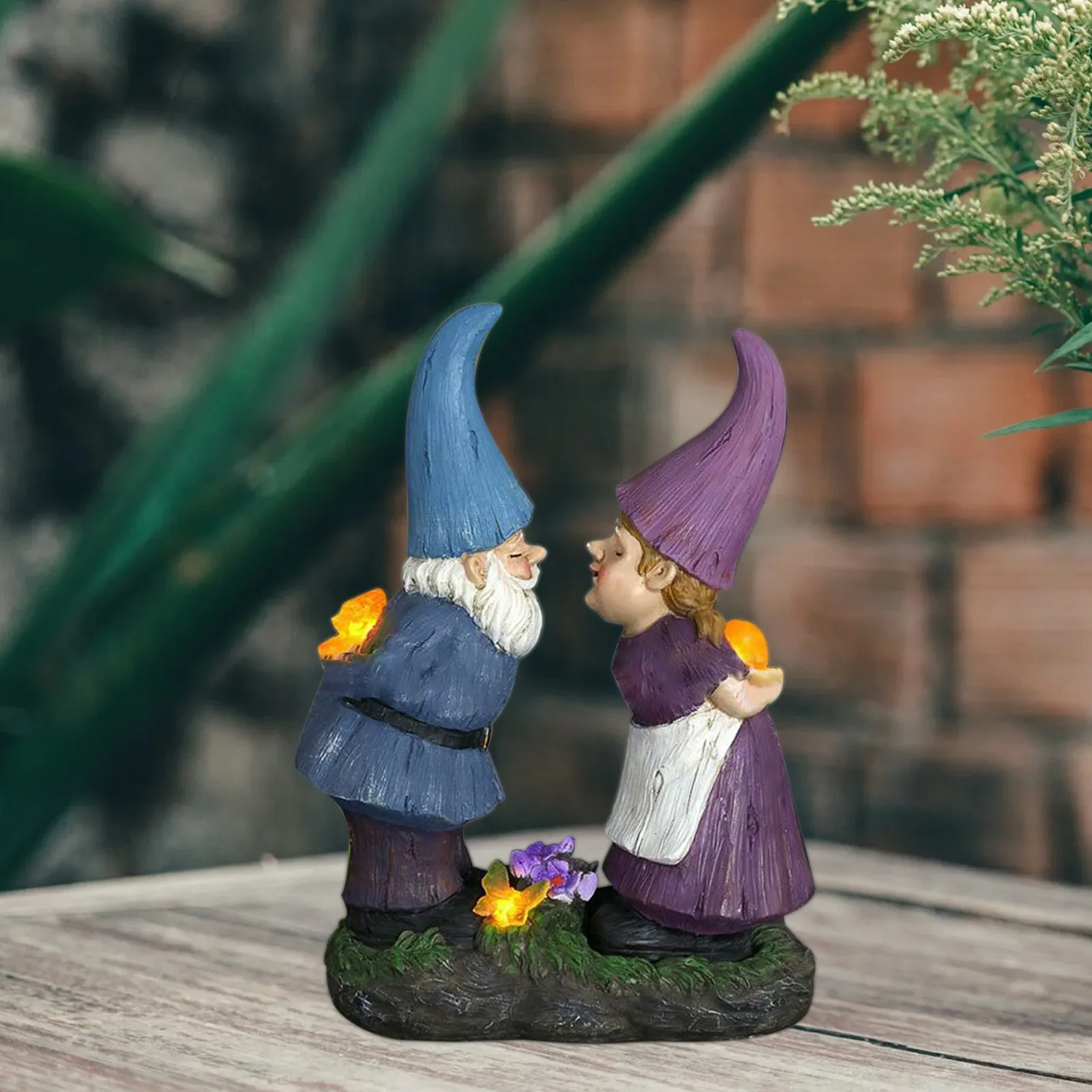 

Adorable Hand Painted Gnome Couple Resin Desktop Decoration Gifts Suitable For Indoor And Outdoor Display High-quality Polyresin