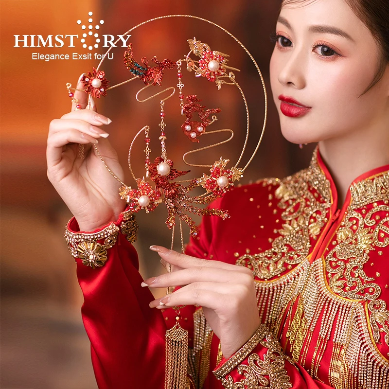 

HIMSTORY New Chinese Red Bridal Fan Bouquet Tassel Handmade Flowers Beaded Ancient Wedding Metal Round Hand Fans Accessories