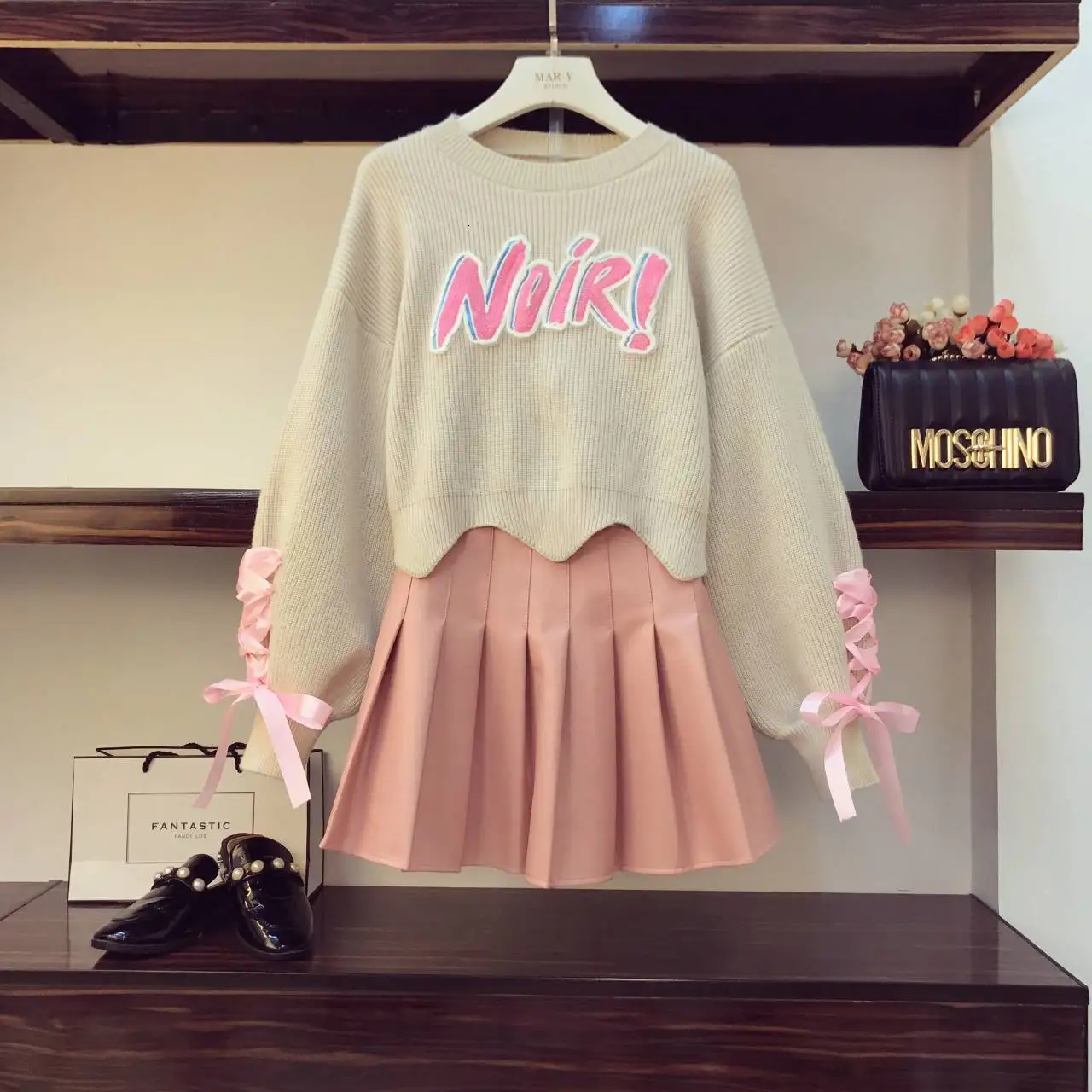 Осенний комплект с юбкой женский новый милый галстук короткий свитер буквенным