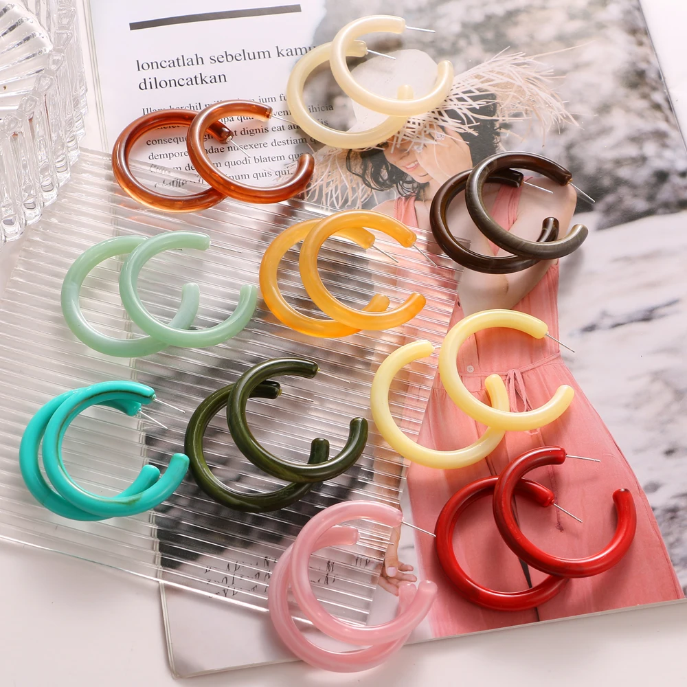 

IPARAM Fashion Resin Semicircle Hoop Earrings Women Korea Acrylic Circle C Shape Dangle Earrings 2021 Fashion Jewelry Gift