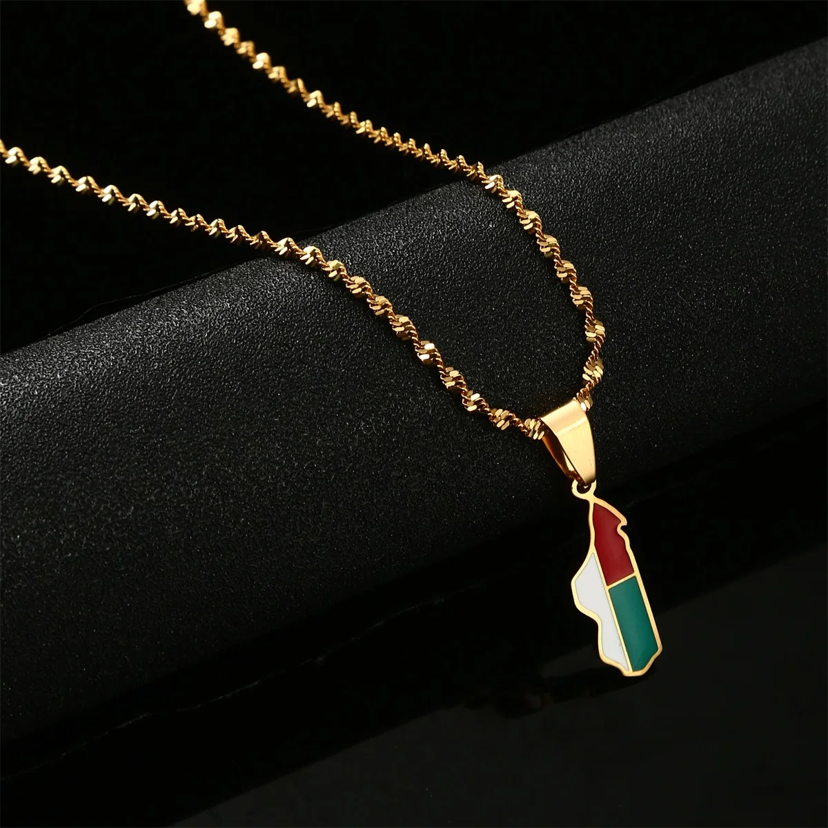 Stainless Steel Country Madagascar Map Pendant Africa Malagasy Flag Necklaces For Women Men Chain Enamel Fashion Jewelry