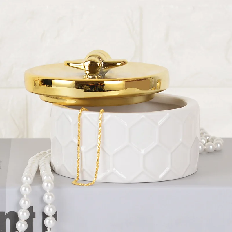 

Nordic Bee Gold Ceramics Storage Box Makeup Organizer Pearl Necklace Storage Tank Desktop finishing Home Decorations