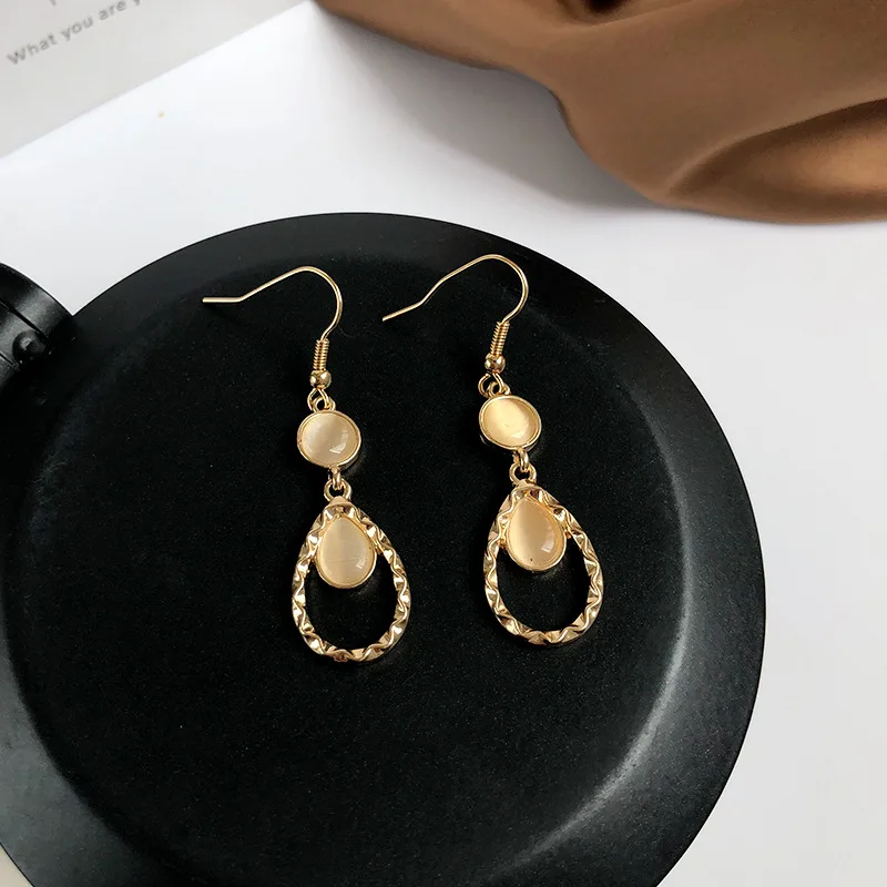 

Temperament Lady Charm Earrings Beautiful Opal Drop Shape Earrings Personality Long Face-shaped Earrings