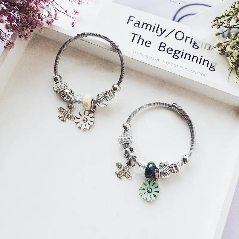 

Stainless Steel Bracelet DIY Beaded Small Daisy Flower Pendant Open Bracelet