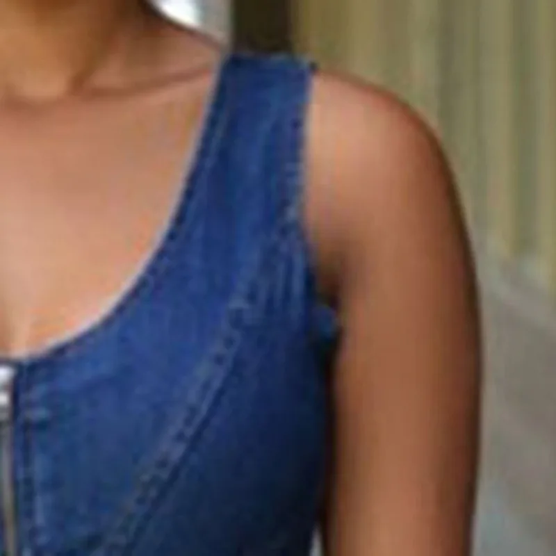 Женское джинсовое платье без рукавов синее облегающее из денима на молнии с