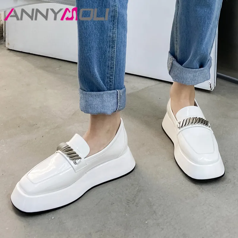 

Туфли ANNYMOLI женские из натуральной кожи, на плоской платформе, квадратный носок, без застежки, металлическое украшение, белые, размер 40