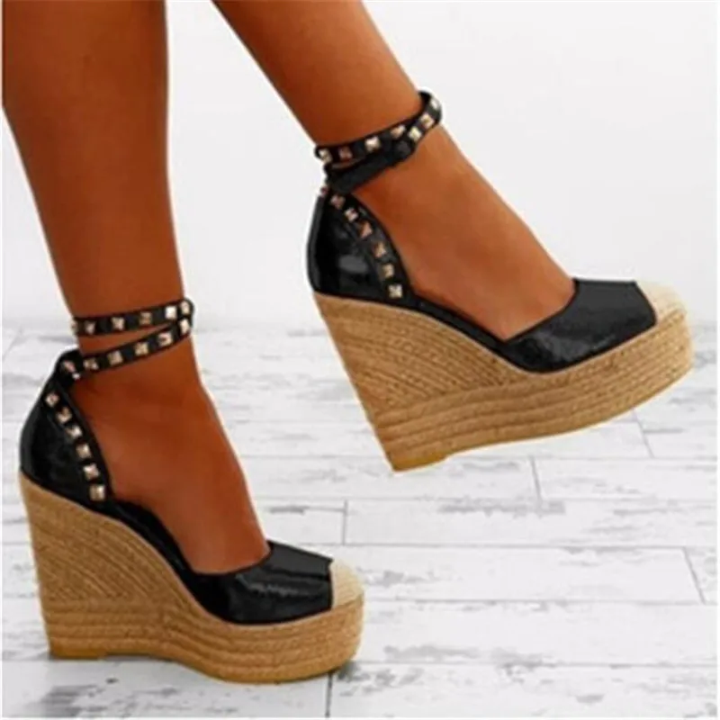 Летняя женская обувь; chaussure; женские пикантные Босоножки на платформе и танкетке; туфли-лодочки с открытым носком и перекрестной шнуровкой; Женская обувь в стиле панк с заклепками; zapatos mujer