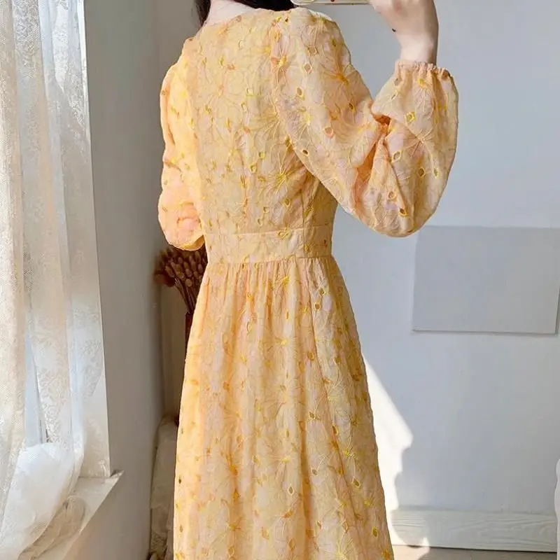 

Spring 2021 new women's waist slim temperament design feeling small group gentle wind first love wind dress