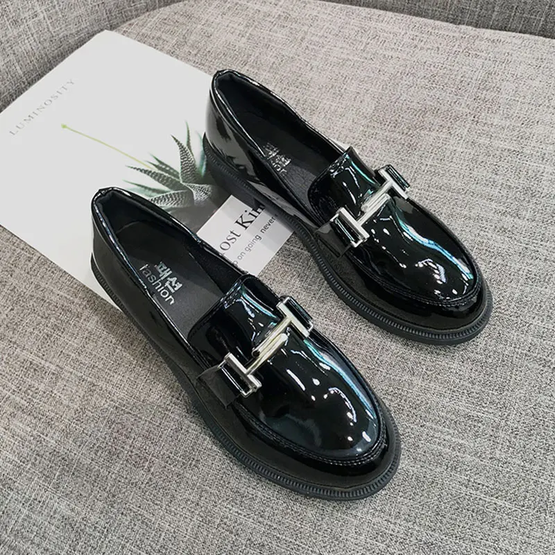 Женские туфли-оксфорды красного цвета лакированные кожаные мокасины на плоской