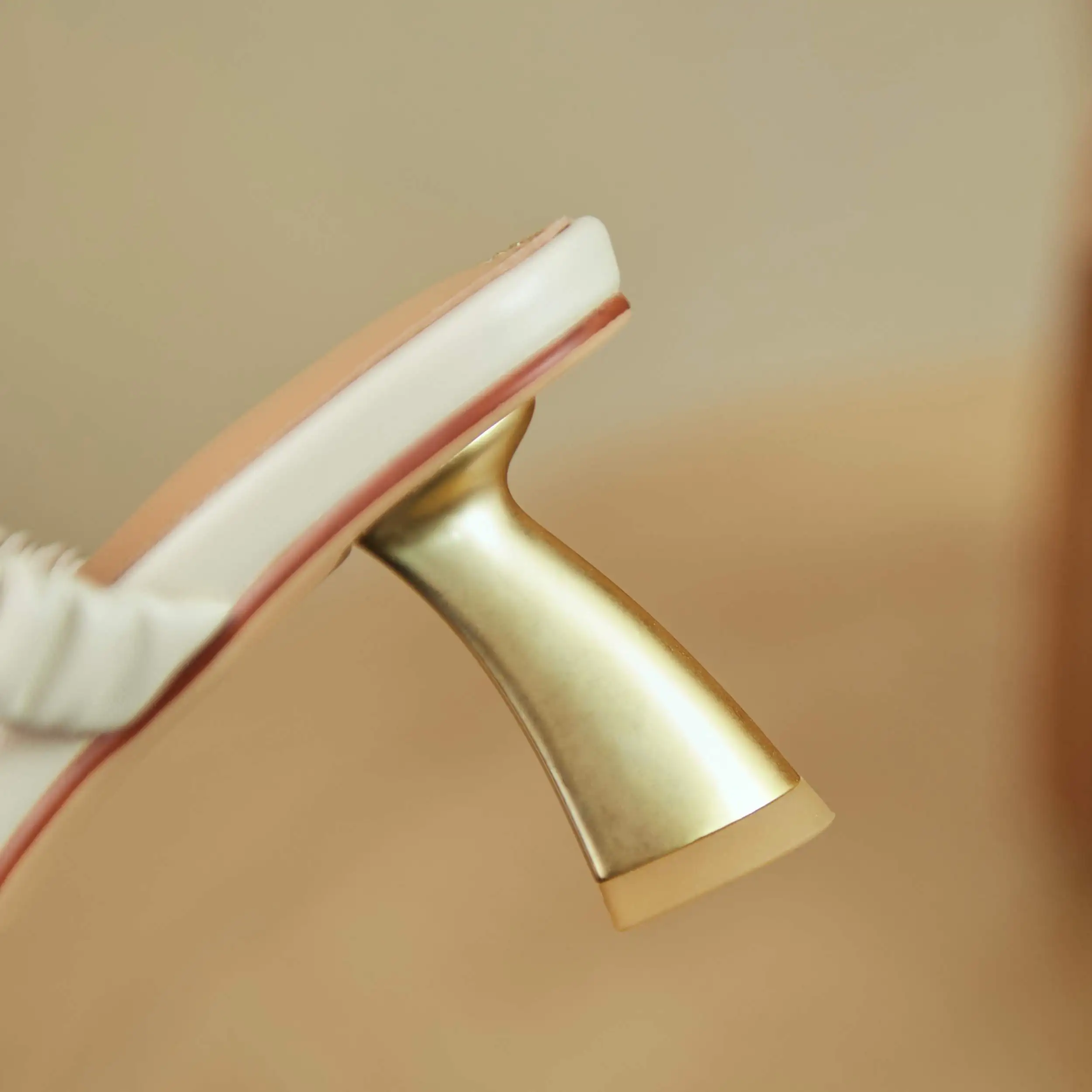 

Krazing pot genuine leather pointed toe pearl strange style Princess style fairly fashion slip on summer mules sandals women L08