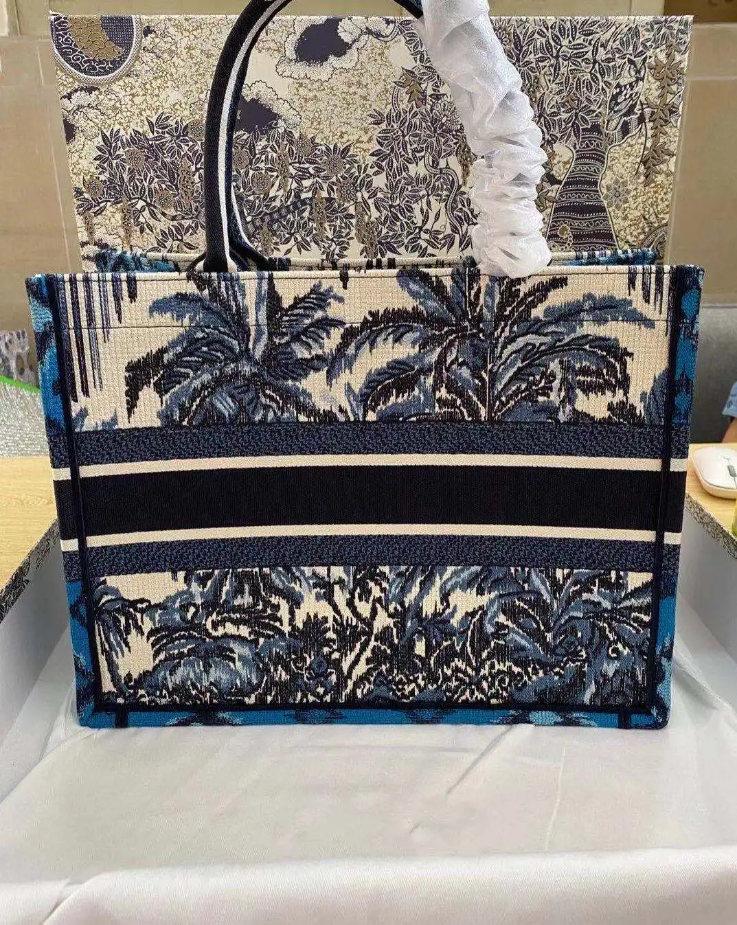 

Ladies 2021 new upgrade fashion embroidery book handbags high quality brand handbags ladies luxury wallet canvas shopping bags