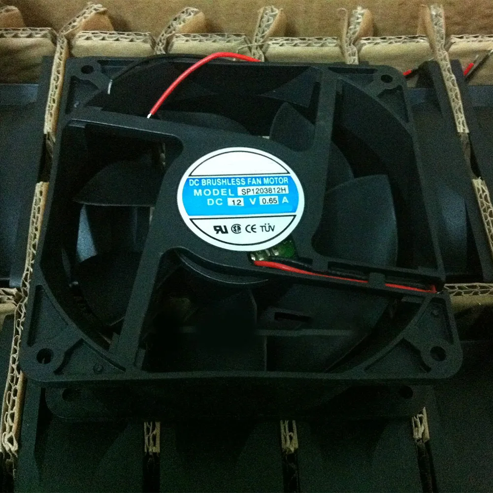 Для инновационного охлаждающего вентилятора SP1203812H DC12V 0.65A 12038 2 провода 120*120*38 мм |