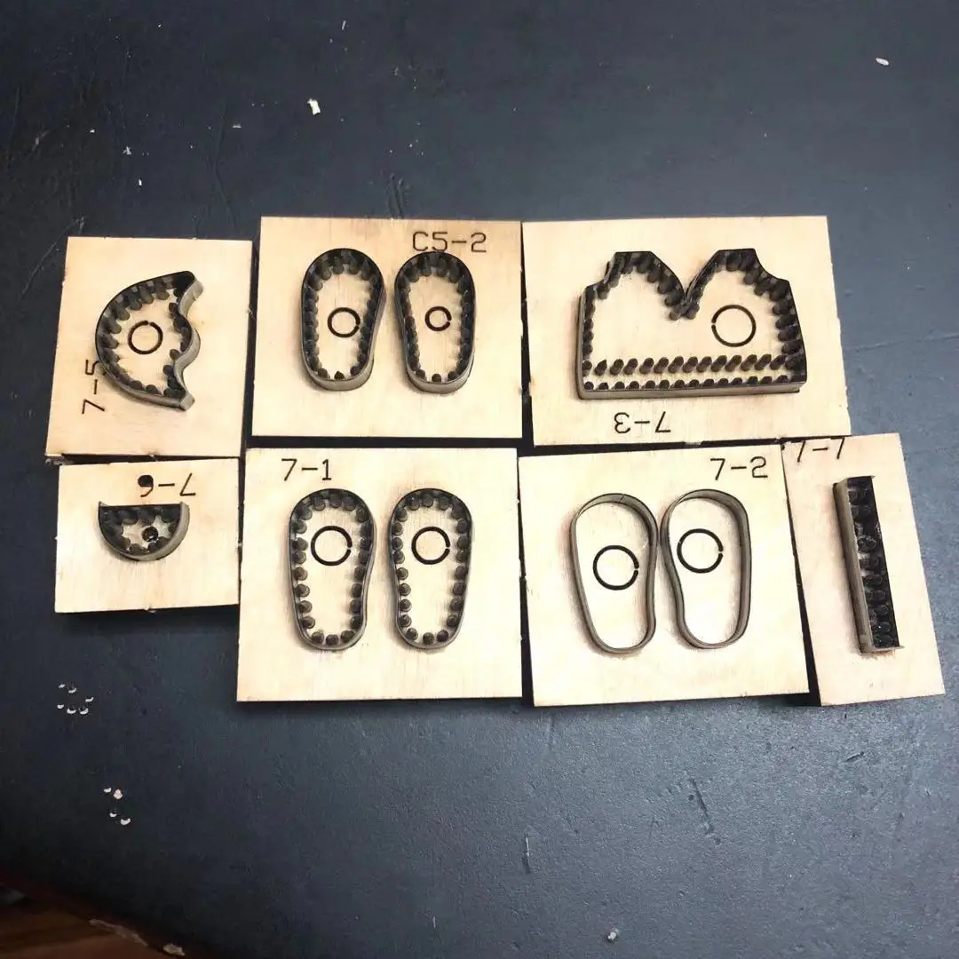 With Stitch Hole Кожа высечки DIY Кожа ремесло обувь дизайн брелок кулон для сумки деревянные высечки шаблон ручной удар инструмент - Цвет: With Stitch Hole