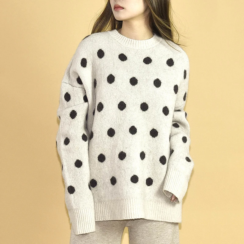 

Женский свитер с круглым вырезом, в горошек