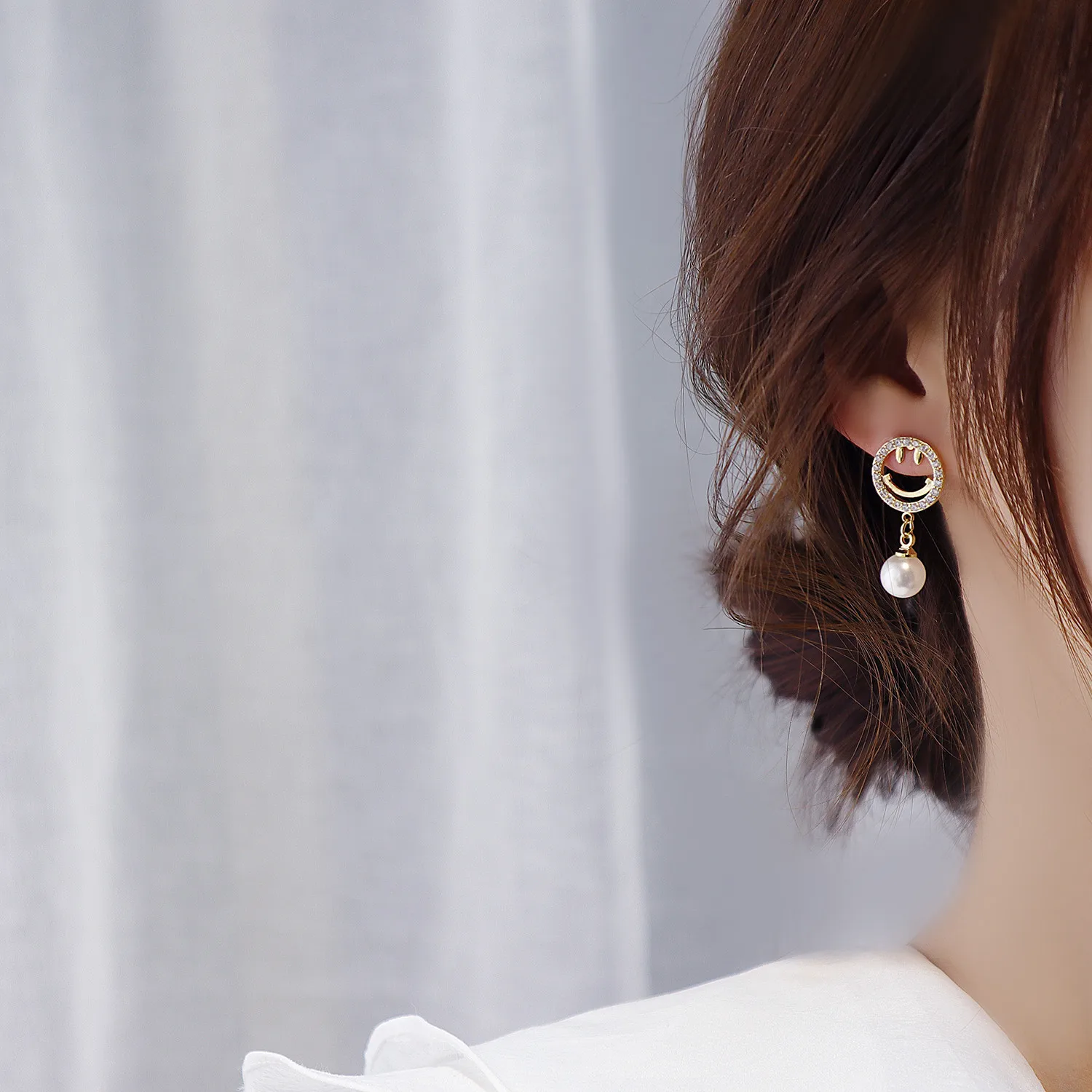 2021 новые корейские серьги Асимметричный дизайн чувство рисунком в виде