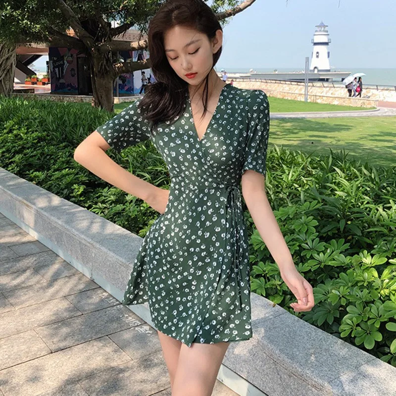 

Women's Fashion Dot Print Dress V-Neck Short Sleeve Elegant A-Line Short Beach Dresses
