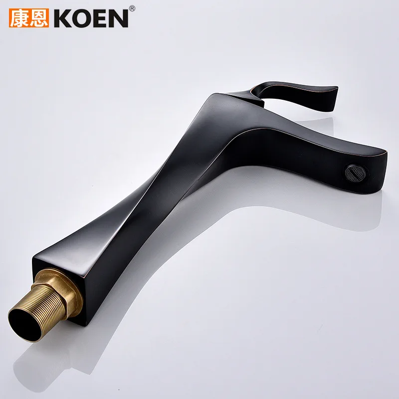 Кран для раковины на сцене Черный кран воды горячей и холодной полностью