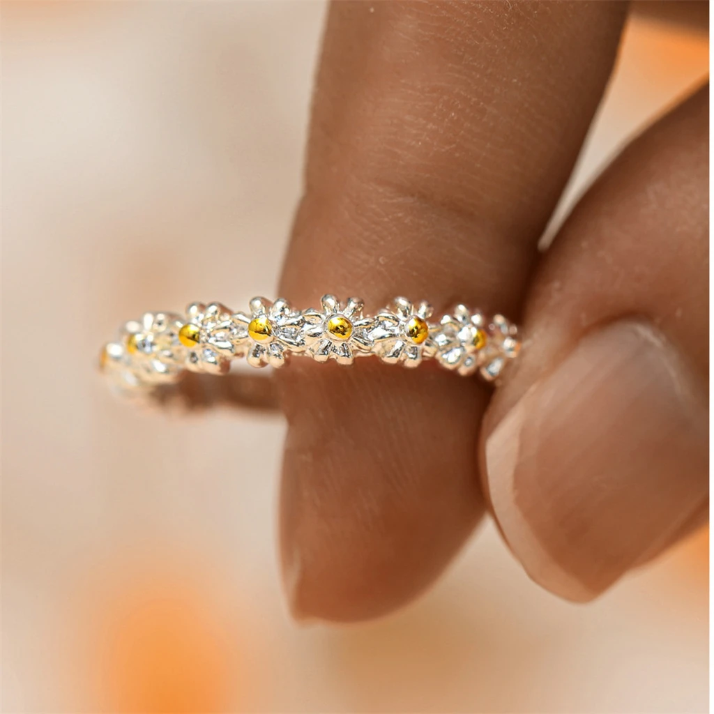 

【Q2D2727】Fashion sweet little daisy two-tone ring flower ring open ring