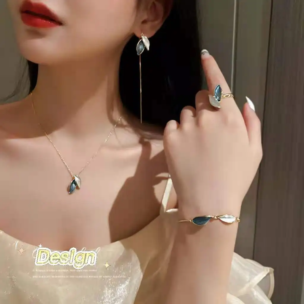 

Korean style simple personality Contrasting color leaves Dripping oil Open ring Bracelet Necklace Ladies accessories Gifts