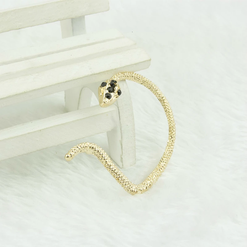 

Rock Punk Snake Clip Earrings For Women Gold Color Vintage Hook Ear Stud Cuff Earrings Piercing Fashion Jewelry 1pcs Oorbellen