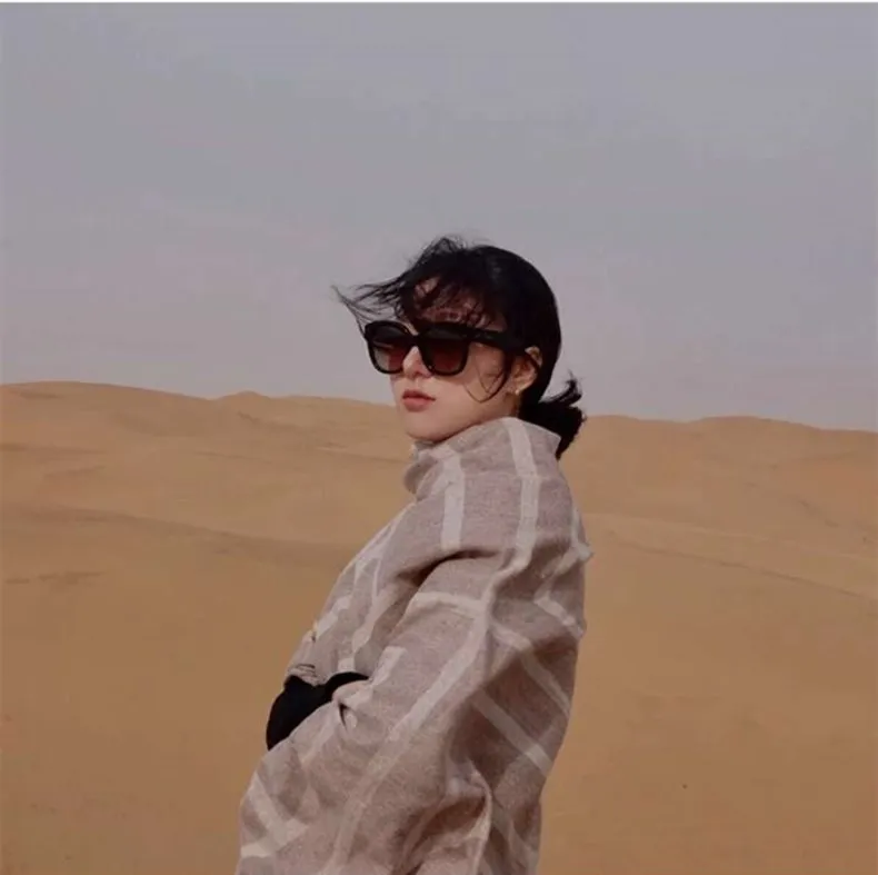 Женский жаккардовый квадратный шарф с геометрическими полосками новый