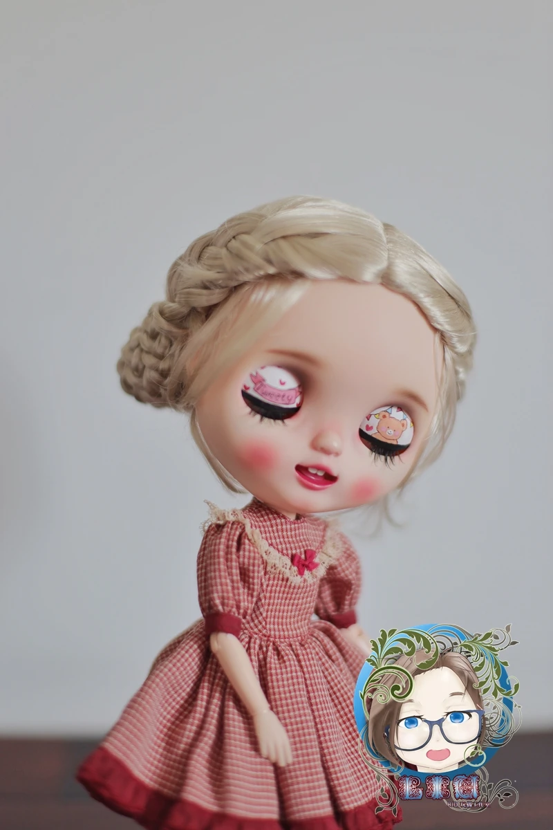

The Blythes doll wig fits the stylish new 1/6 size double bud with golden dark brown advanced mohair imitation wig