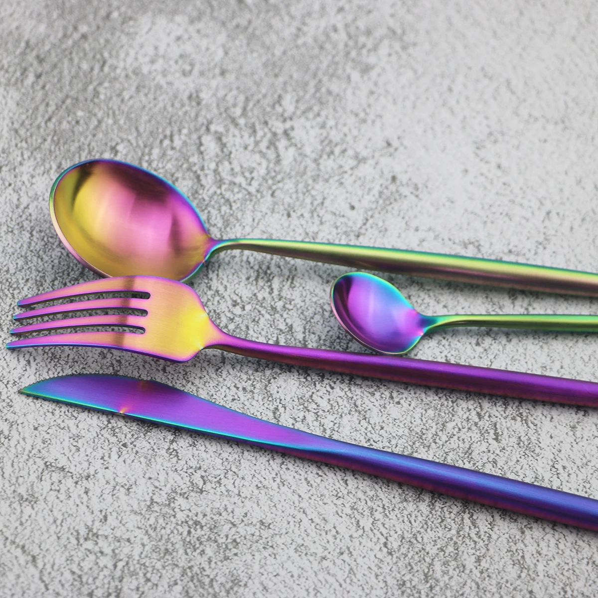 Набор столовых приборов из нержавеющей стали 18/10 черные и золотые столовые