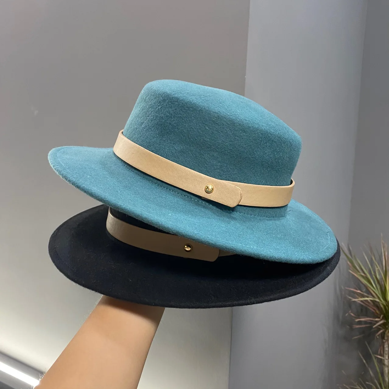 

Шляпа фетровая женская из 100% шерсти, фетровая шляпа с широкими полями, в французском стиле, черная, серая, коричневая, шапка в уличном стиле
