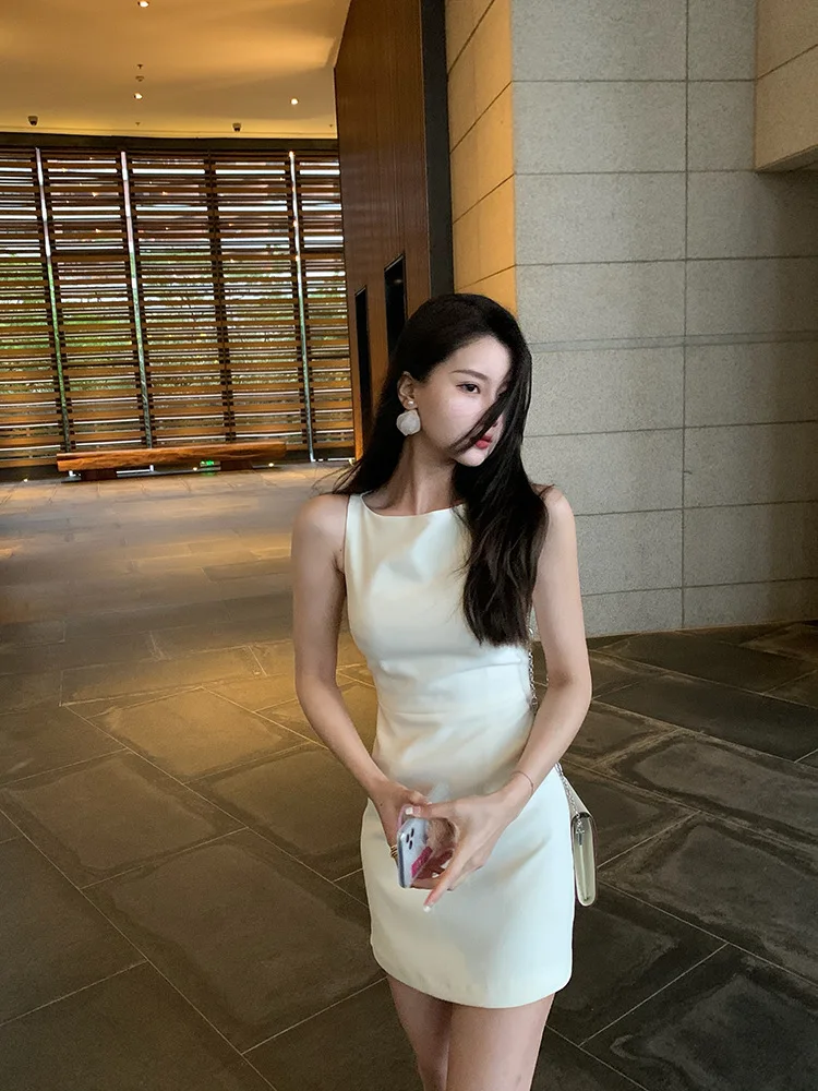 

2021 Summer Retro Temperament White Dress Sleeveless Waist-level Vest Shoulder-cutting Skirt Female Women A-LINE Casual Pullover
