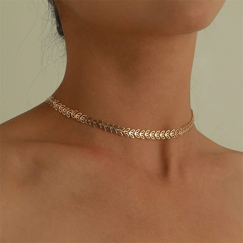 

Hollow Leaves Necklaces For Women Gold Silver Color Short Necklace Link Chains Choker Fashion Jewelry 2021 New Ladies Gifts