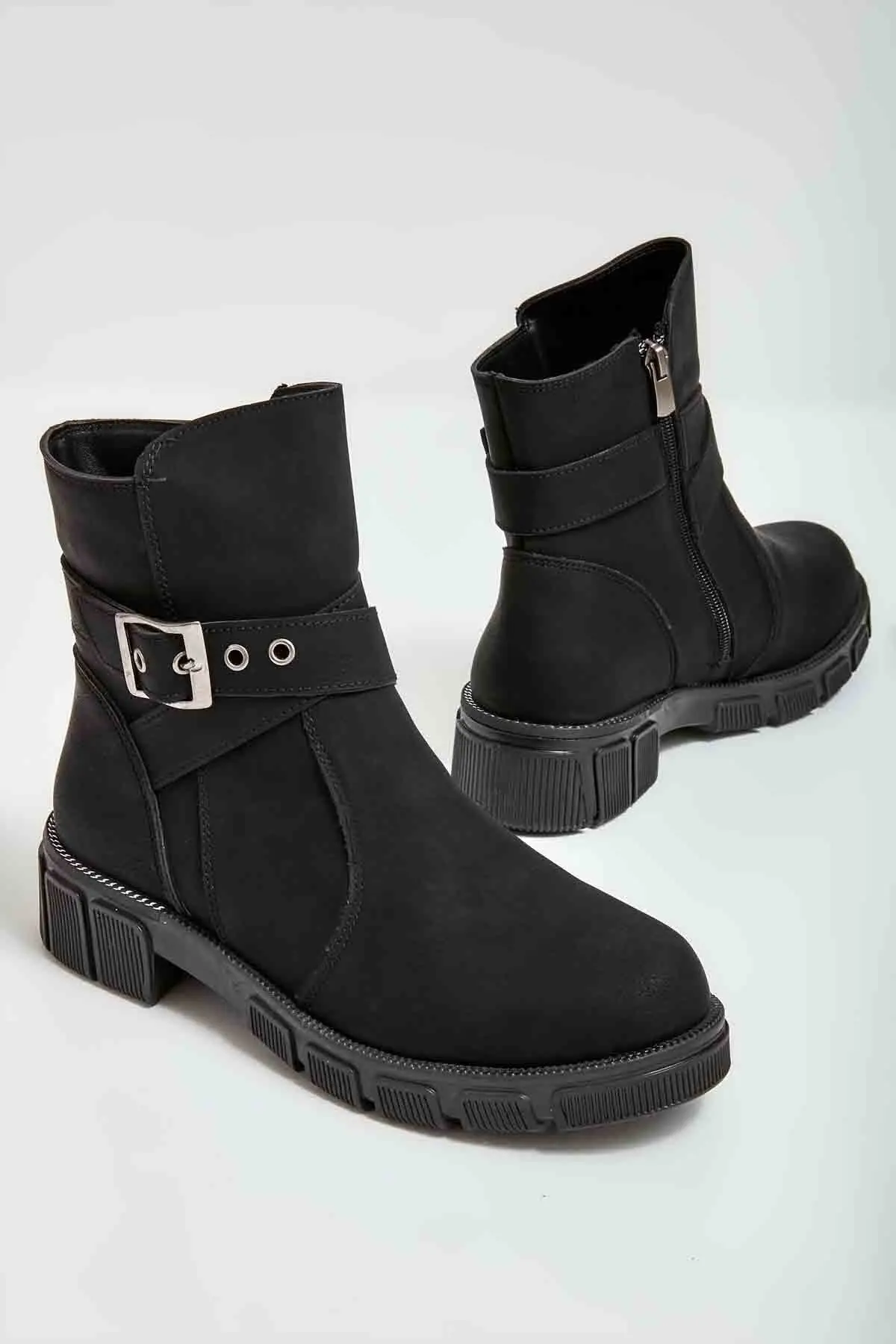 

Черные женские ботинки и пинетки M0720092509