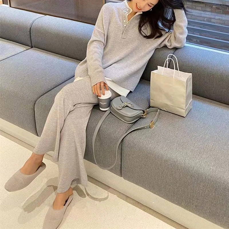 Женский трикотажный спортивный костюм REALEFT комплект из двух предметов свитер